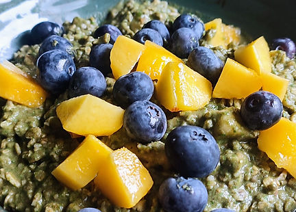 Groene Omega-3 Power Bowl met Gekookte Spinazie & Bessen