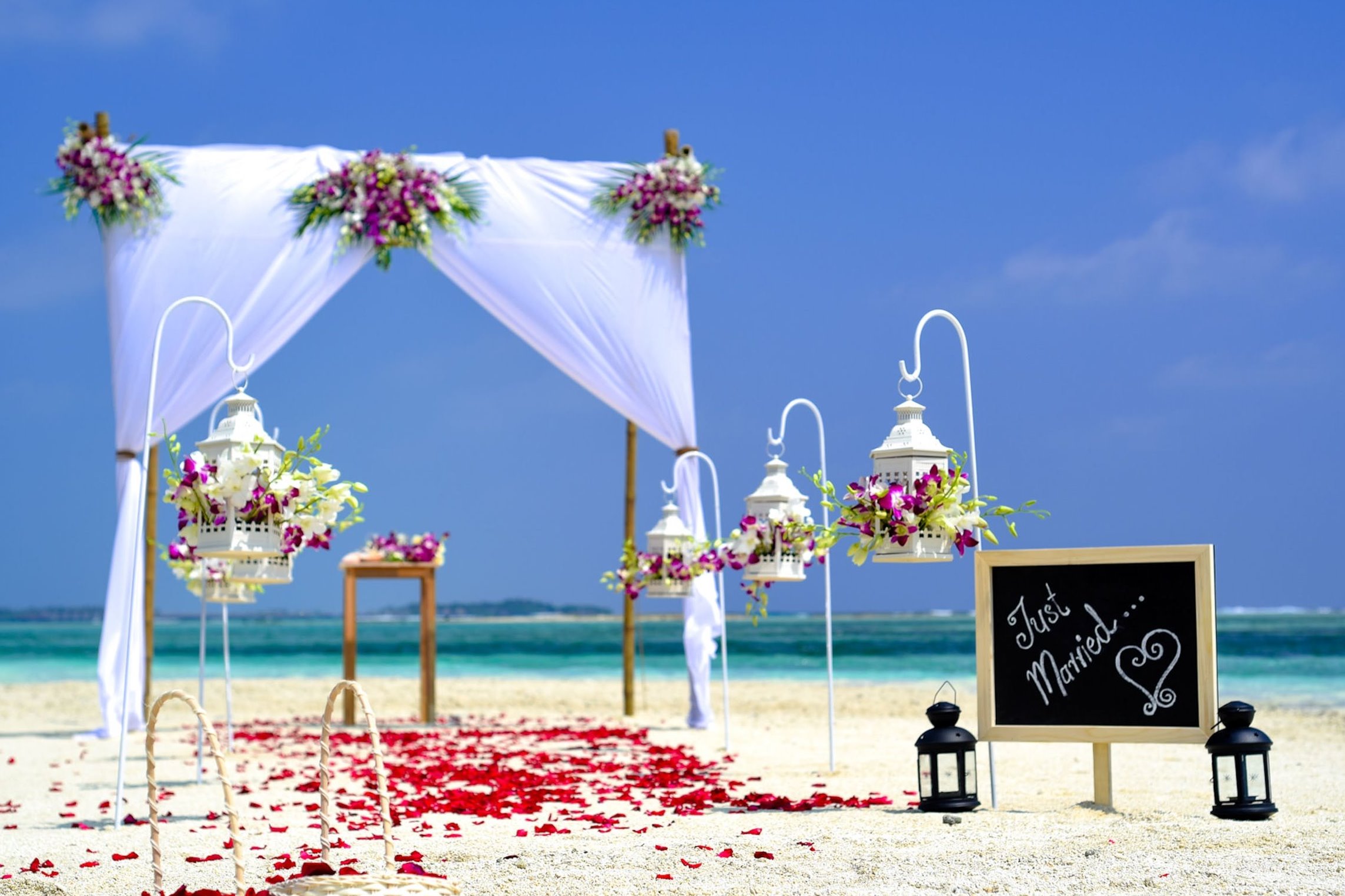 Wedding aisle island