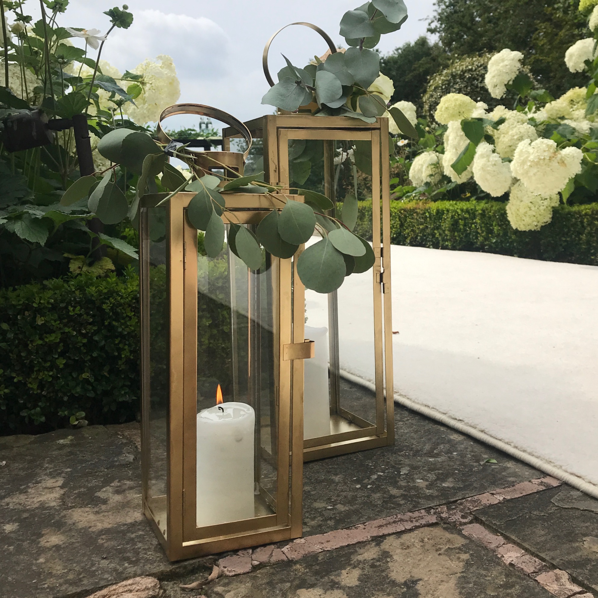 GOLD TALL LANTERNS