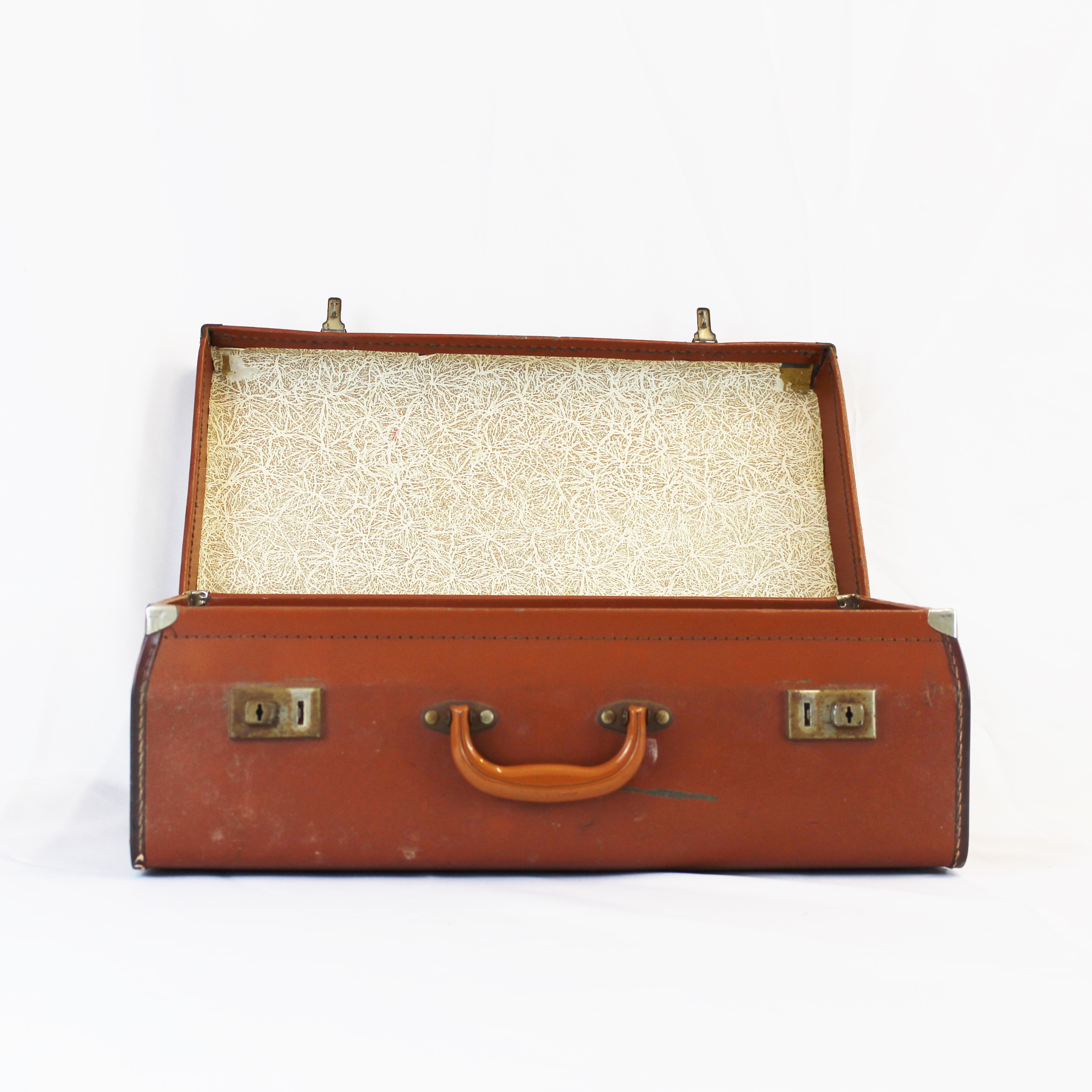 SMALL VINTAGE SUITCASE