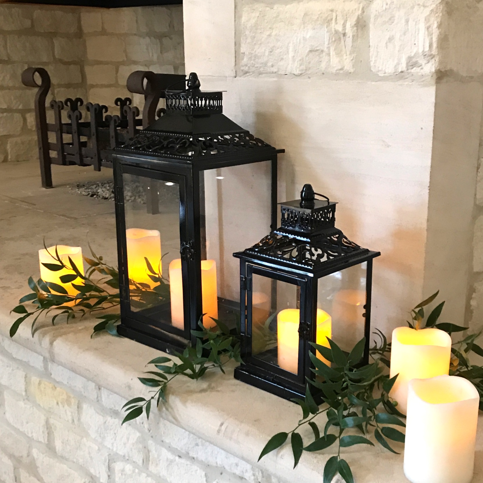 BLACK ORNATE LANTERN