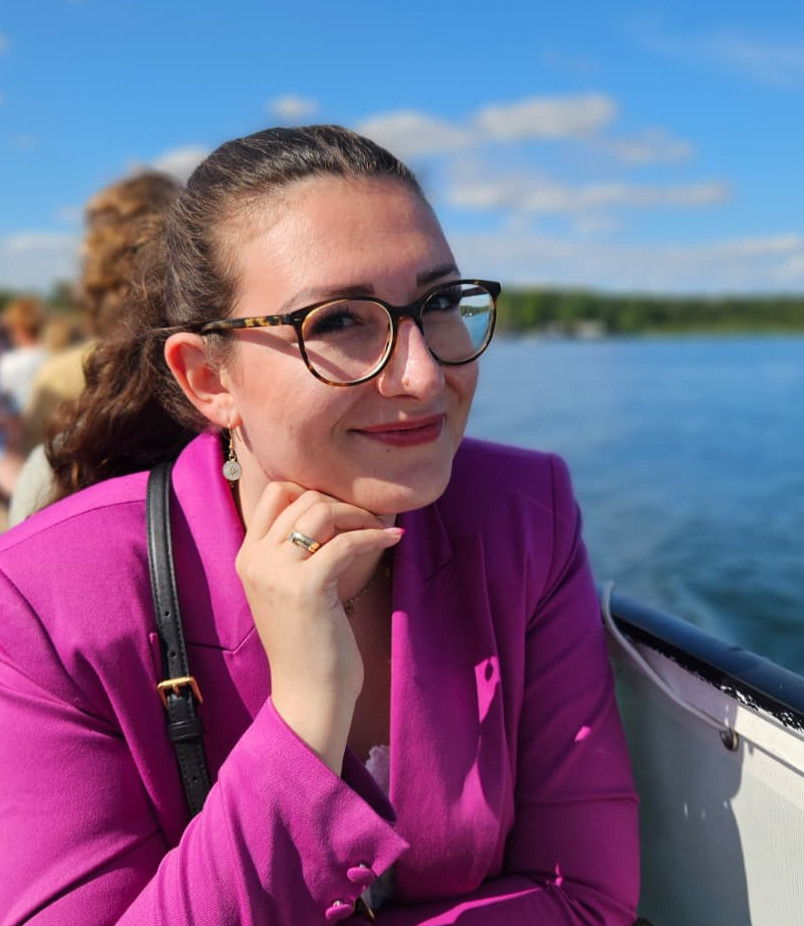 Angela Molleker auf einem Boot 