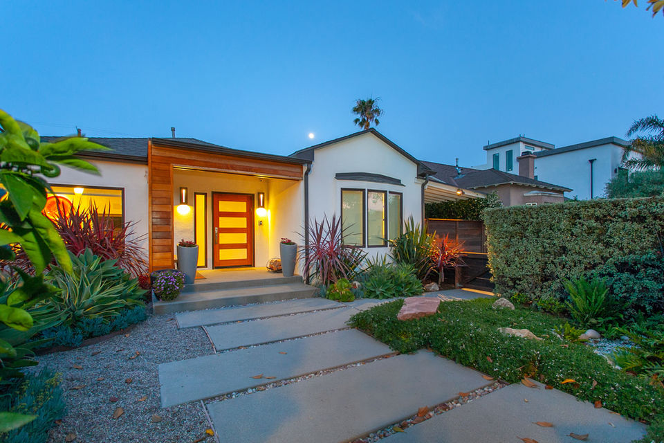 1778 S Sherbourne Drive sold by Los Angeles Real Estate Agent David Ferrugio.