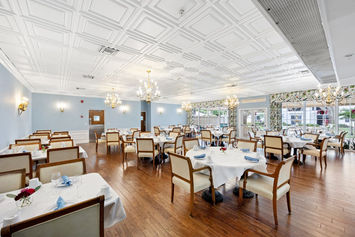 White table cloth dining room