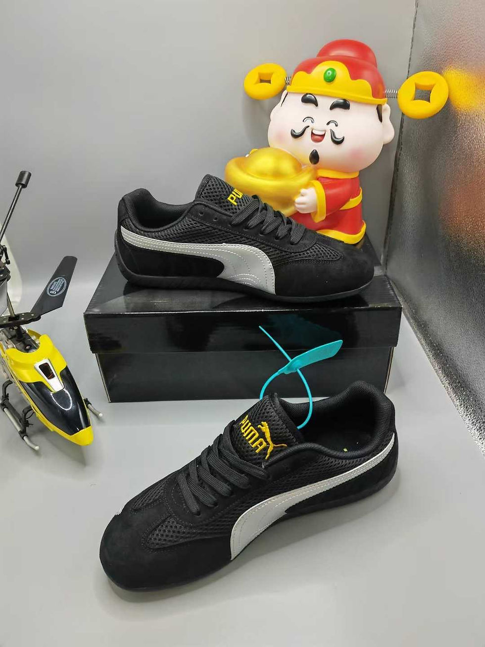 Thumbnail: High quality men and women  sneaker 