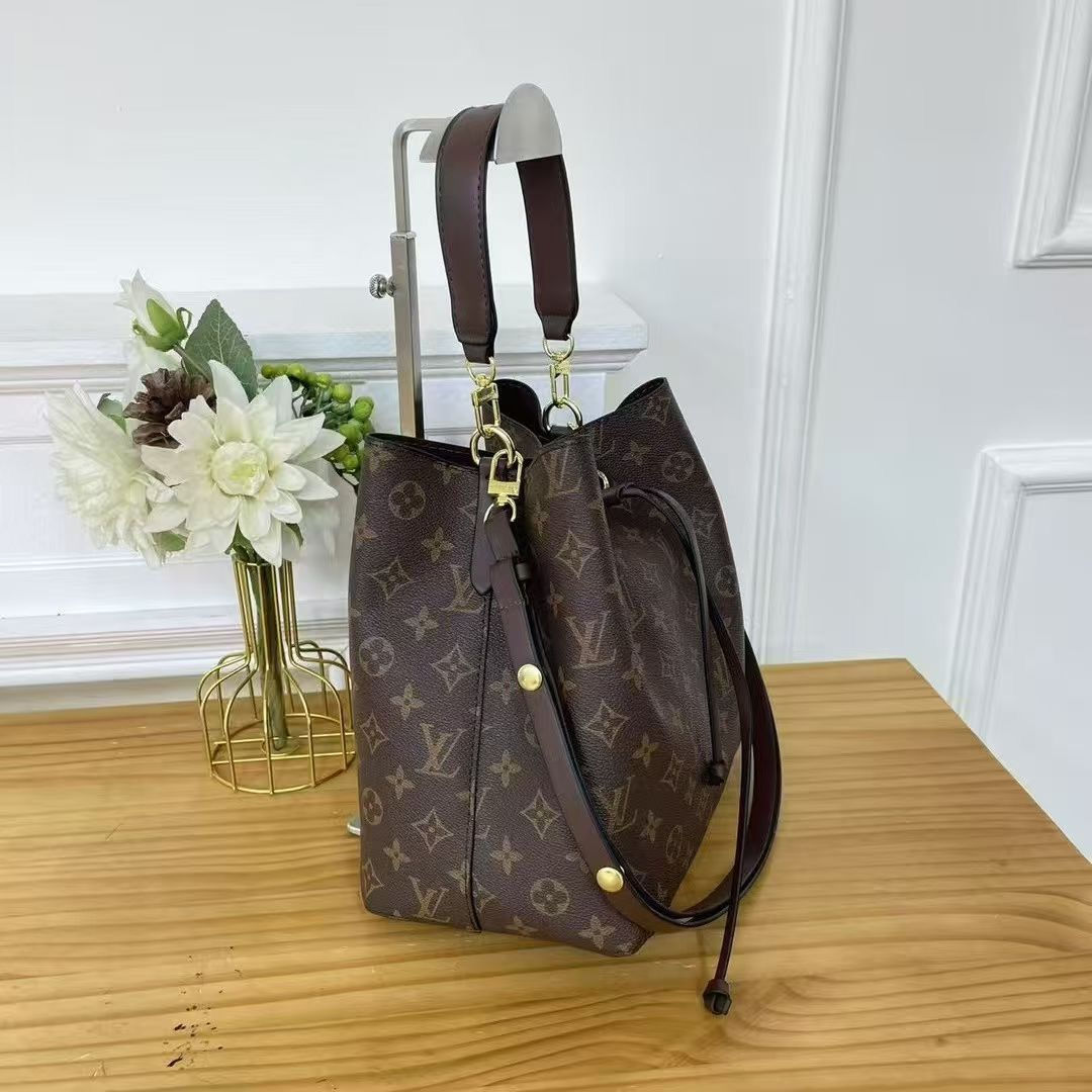 LOUIS VUITTON LADIES BAG (MOQ-10 Pieces )
