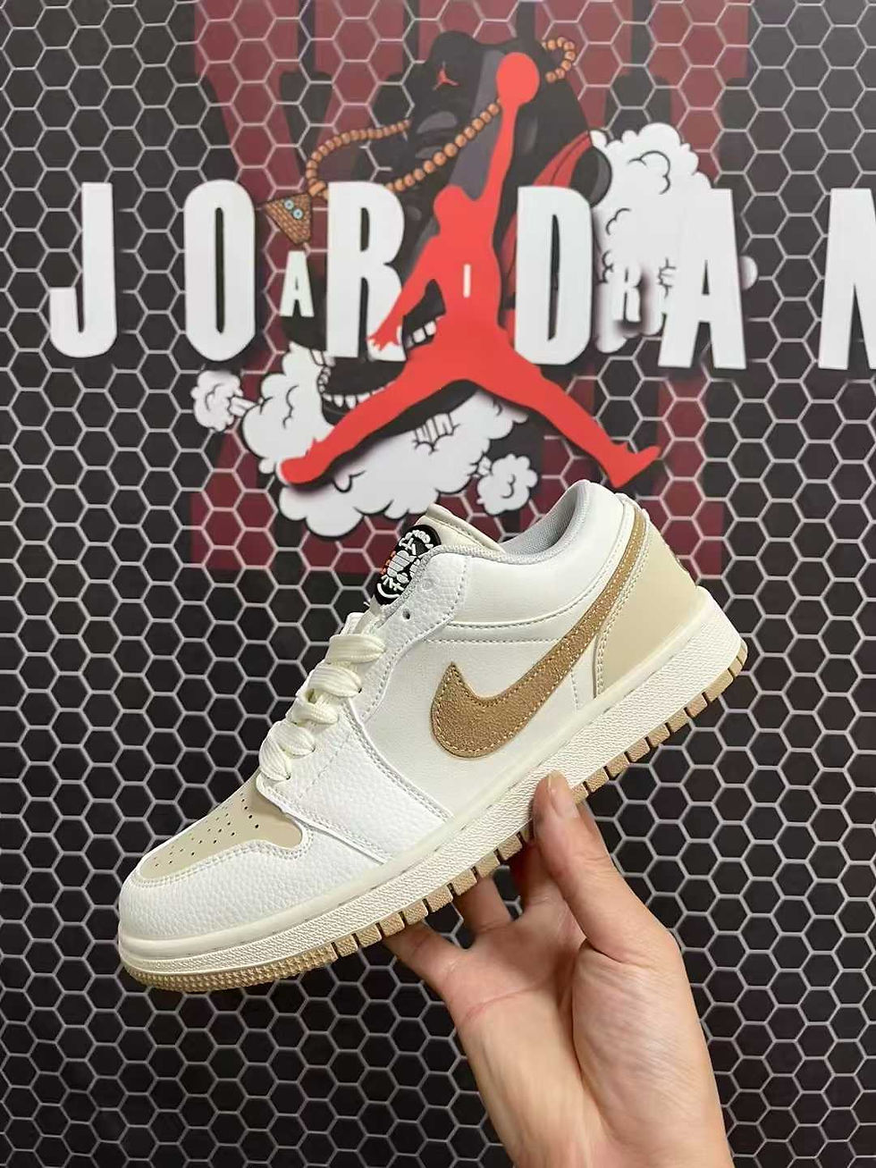 Thumbnail: High quality NIke sneaker 