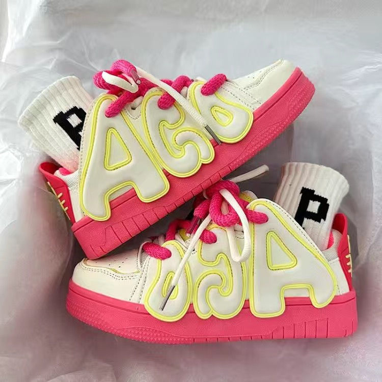 Thumbnail: New men and woman sneaker MOQ 3 pieces