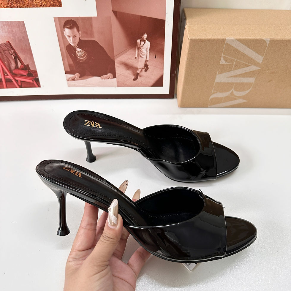 縮圖：Zara heels with box