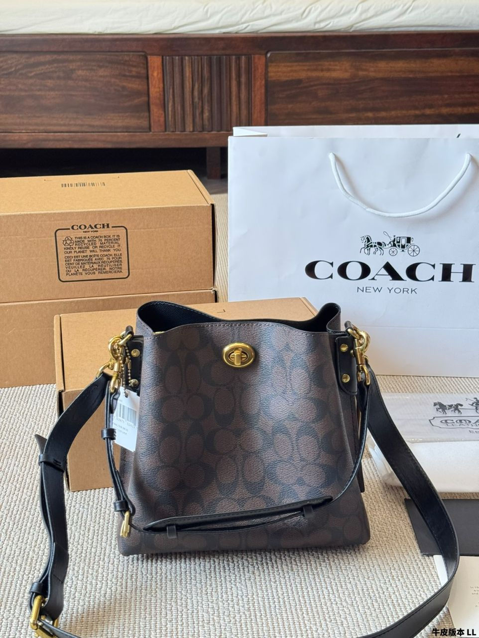縮圖：very high quality  COACH bag fully boxed