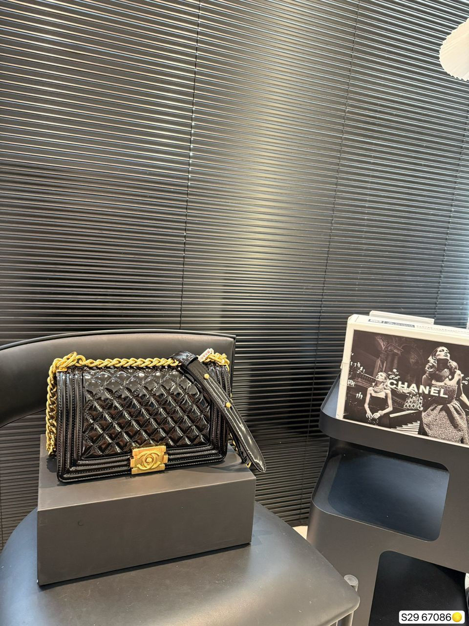 縮圖：very high quality CHANEL  bag fully boxed