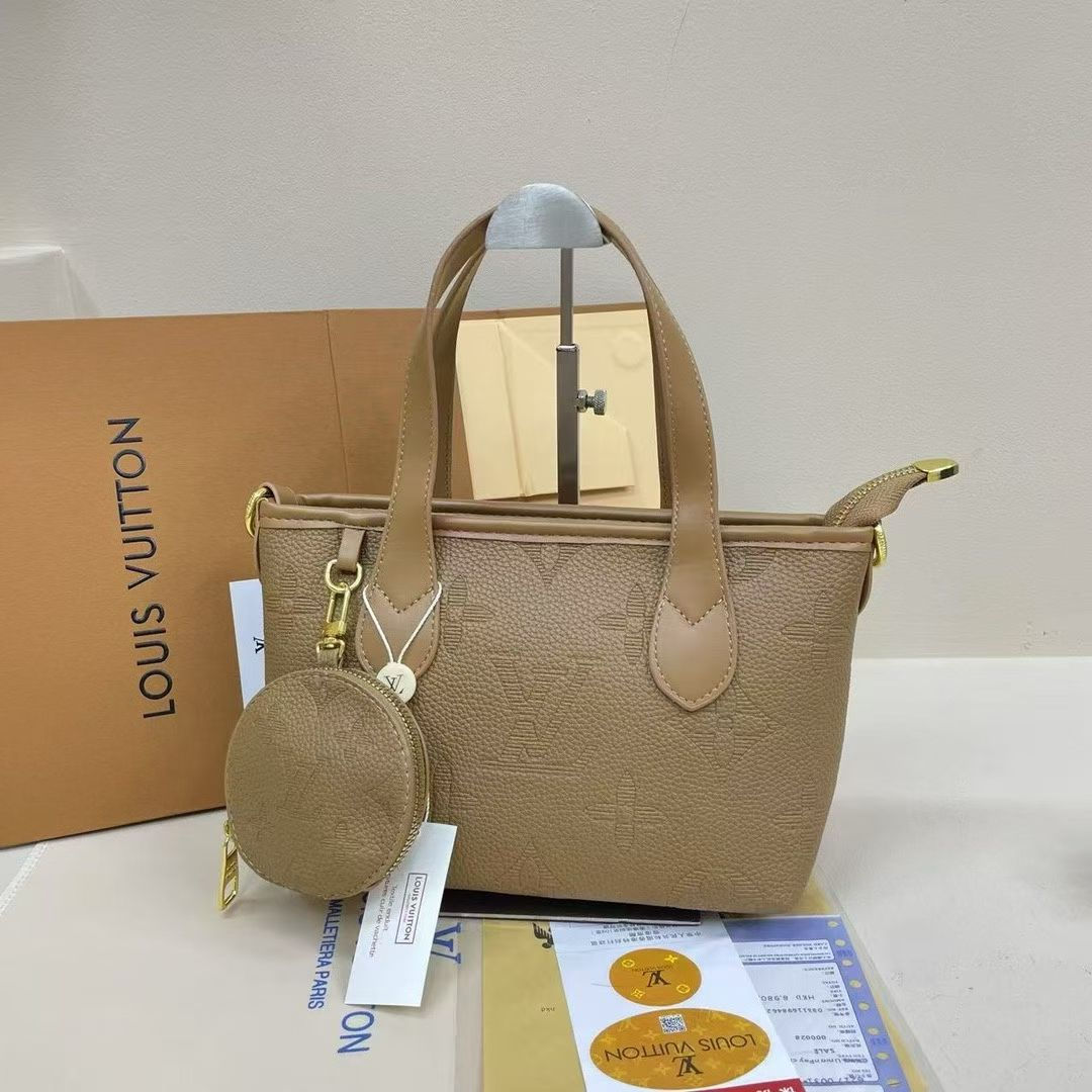 very high quality LOUIS VUITTON bag fully boxed