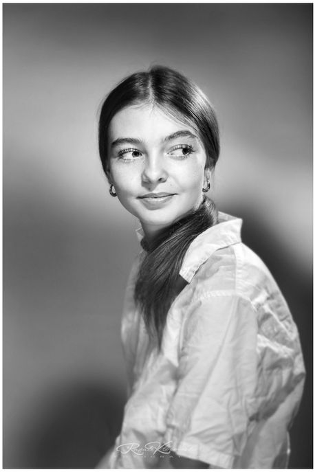 czarno-biały portret retro wykonany w studio fotograficznym