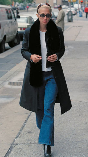 Recreate Carolyn Bessette-Kennedy's Iconic Look in 8 Steps