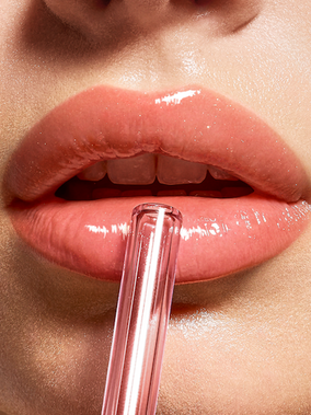 Discover Our New Favourite Lip Gloss That Goes Everywhere With Us