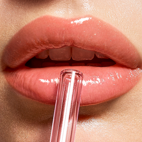 Discover Our New Favourite Lip Gloss That Goes Everywhere With Us