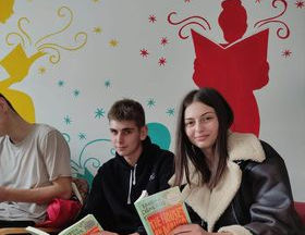 It's wonderful to start the day with posts and images documenting the Let's Read project activities of professors and students. A warm welcome to the students from the Tomislavgrad "Marko Marulic" grammar school who are reading the book and participating in discussions with the guidance of their English teacher, Franka Tomas.