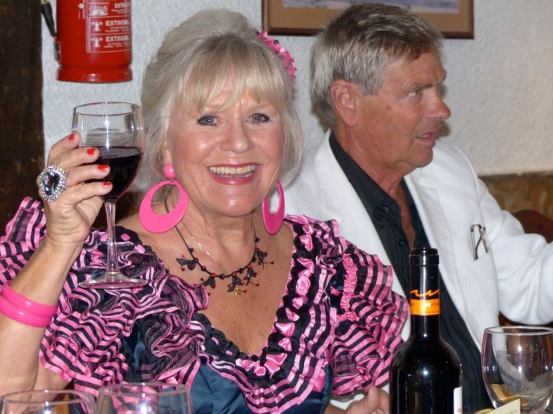 299662_10151621780919418_674899417_n