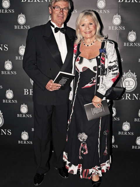 Denna bild har ett alt-attribut som är tomt. Dess filnamn är Hans-Wahlgren-Christina-Schollin-534x800.jpg