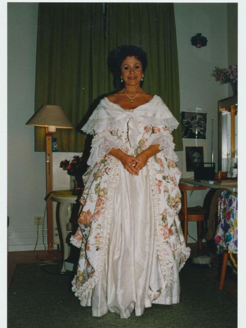 Denna bild har ett alt-attribut som är tomt. Dess filnamn är 1992-1017-Figaros-bröllop-Dramaten-018-2.jpg