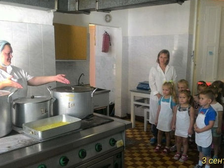 Экскурсия ребят в пищеблок детского сада «Дюймовочка»