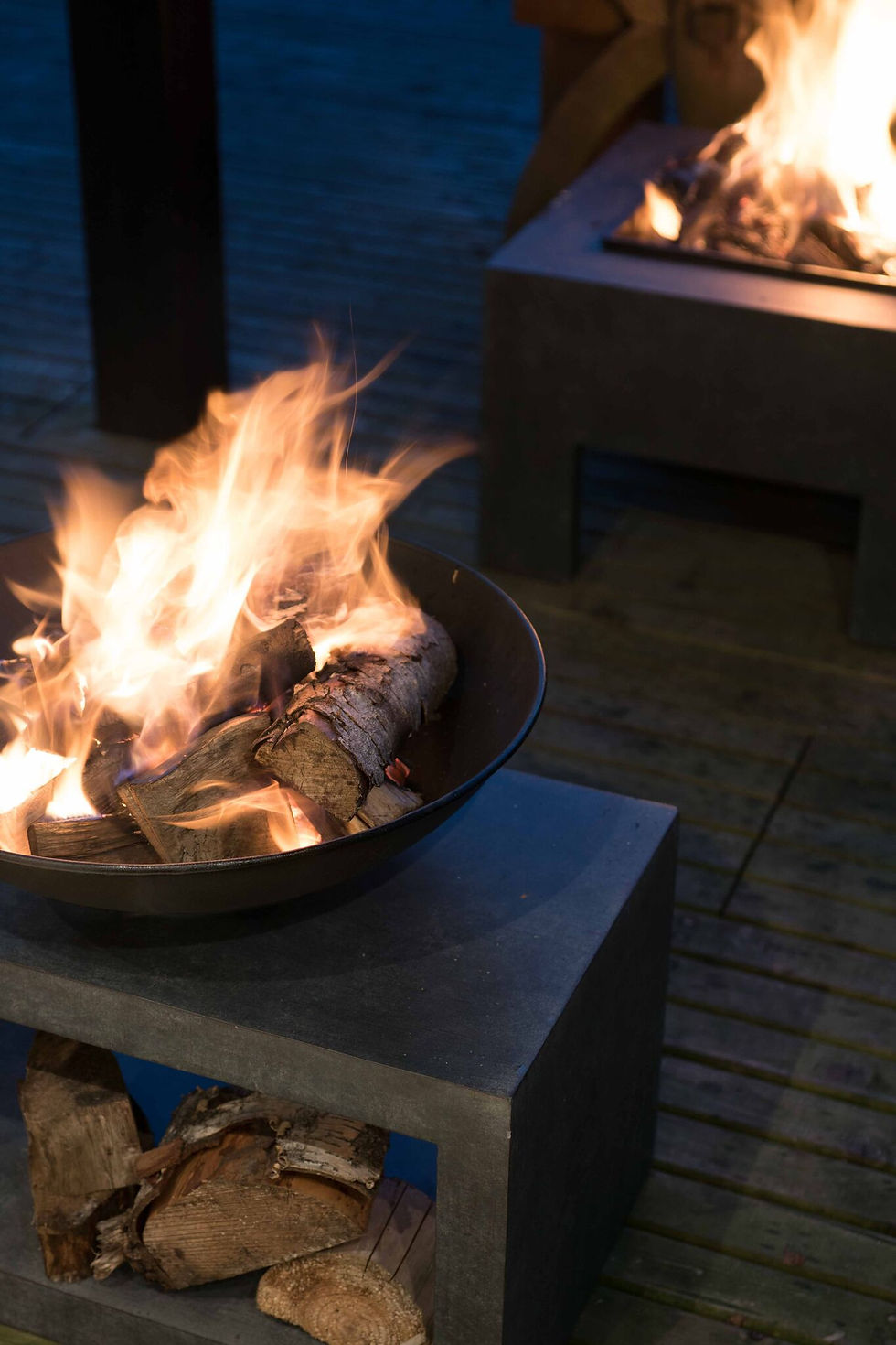 Thumbnail: Fire pit ablaze on rectangle console base