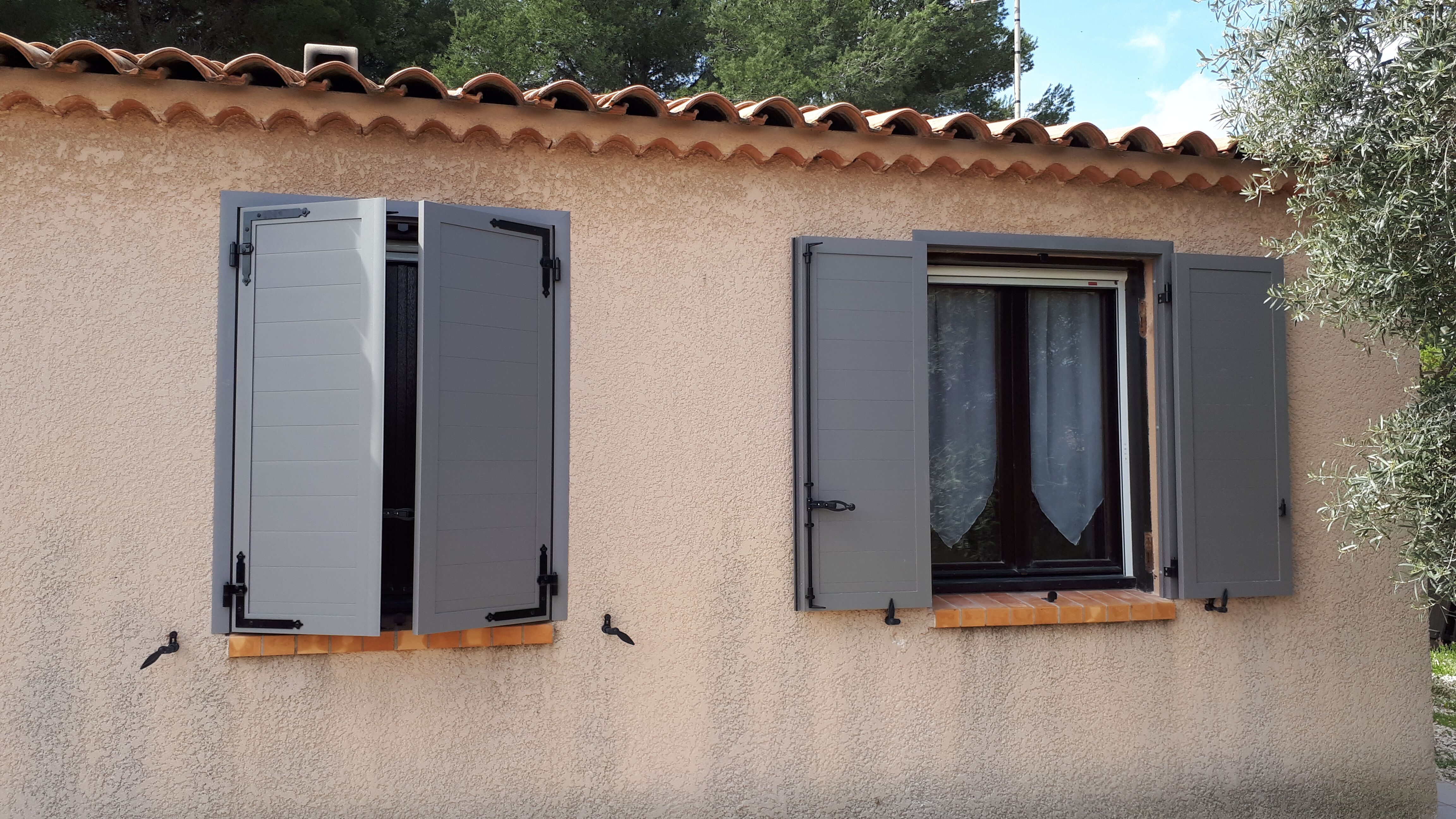 Volet avec pré-cadre en aluminium