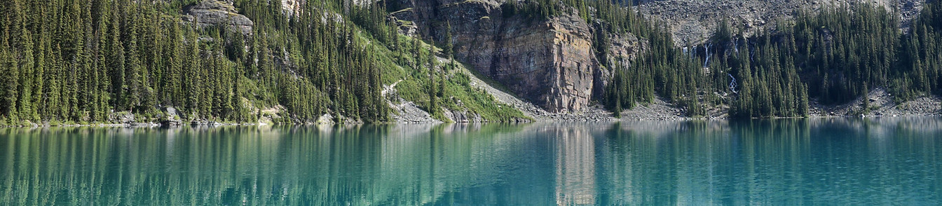 El agua del lago del paisaje