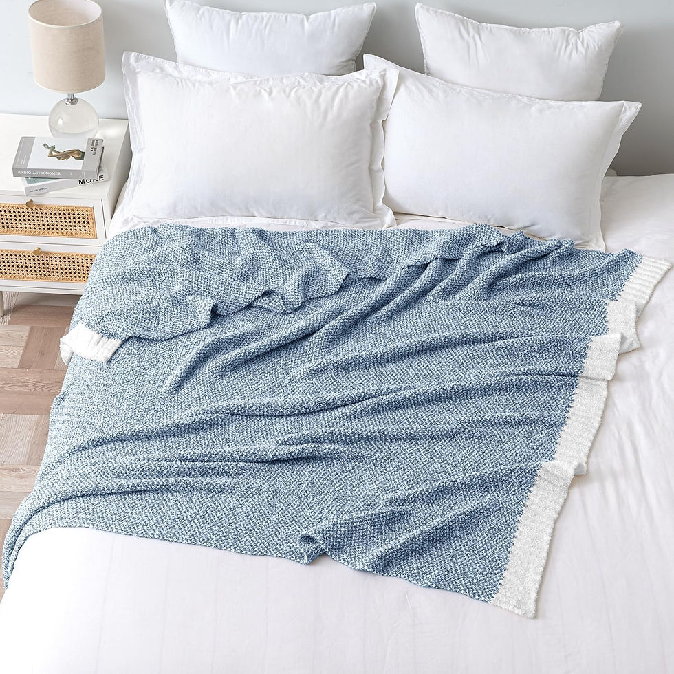Miniatura: Soft blue knit throw blanket on bed