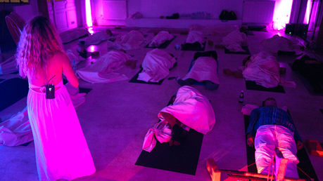 Sound meditation concert in a former protestant church with Andrea Sáenz  LE TEMPLE - PARIS