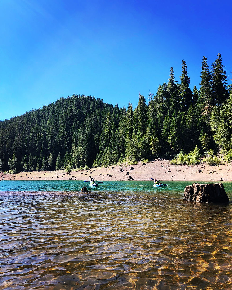 Two people kayaking on Larison Cove with the Cascades Outdoor Center guided tour.