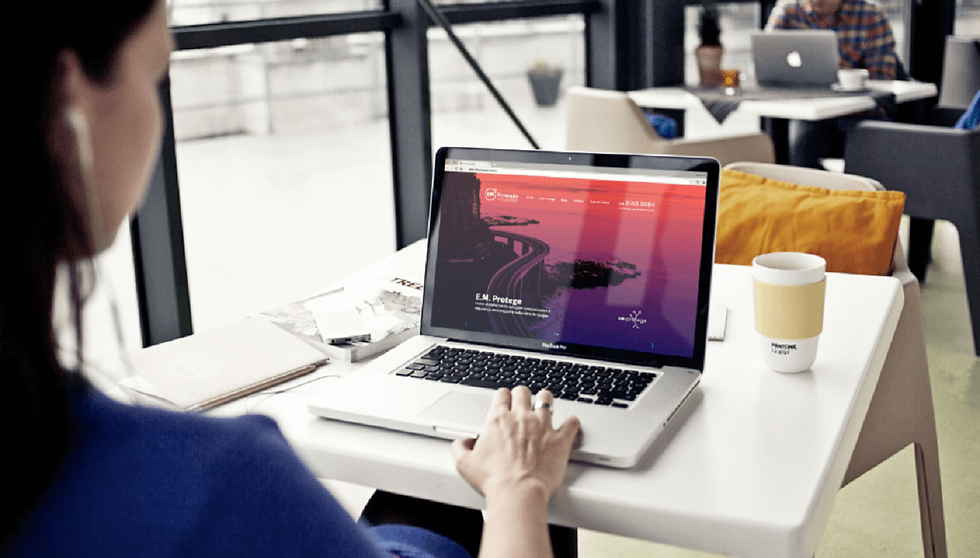 E.M. lança novo site