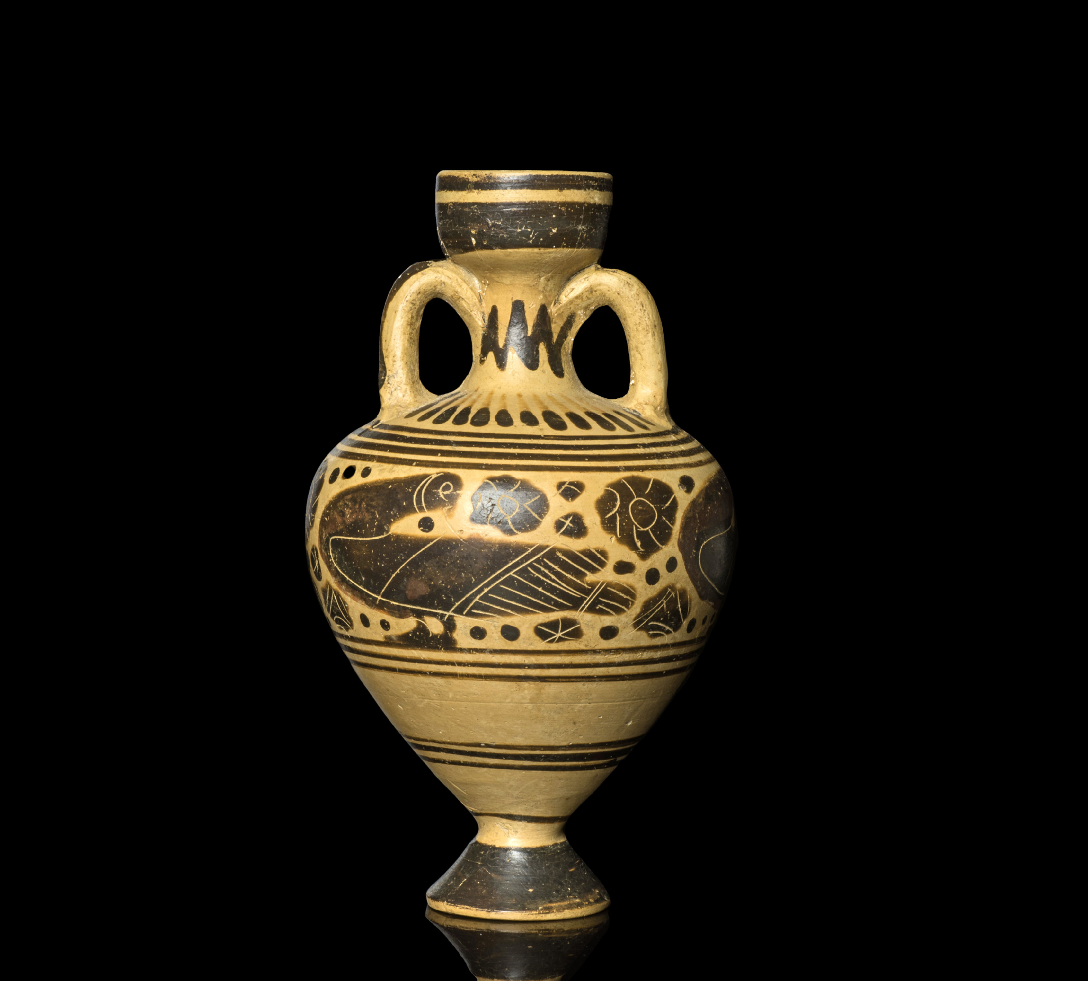 Ancient Greek Corinthian black-figure amphoriskos with birds