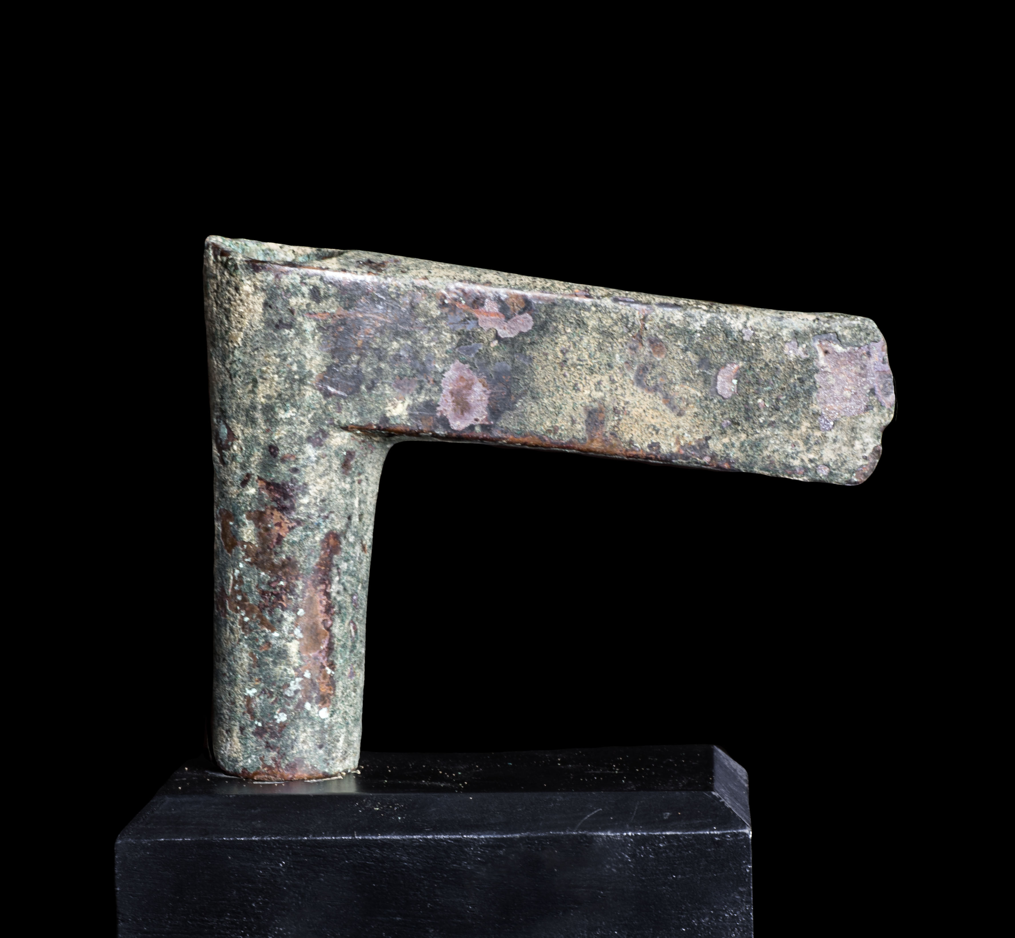 Ancient Luristan Iron Age bronze shaft-hole axehead