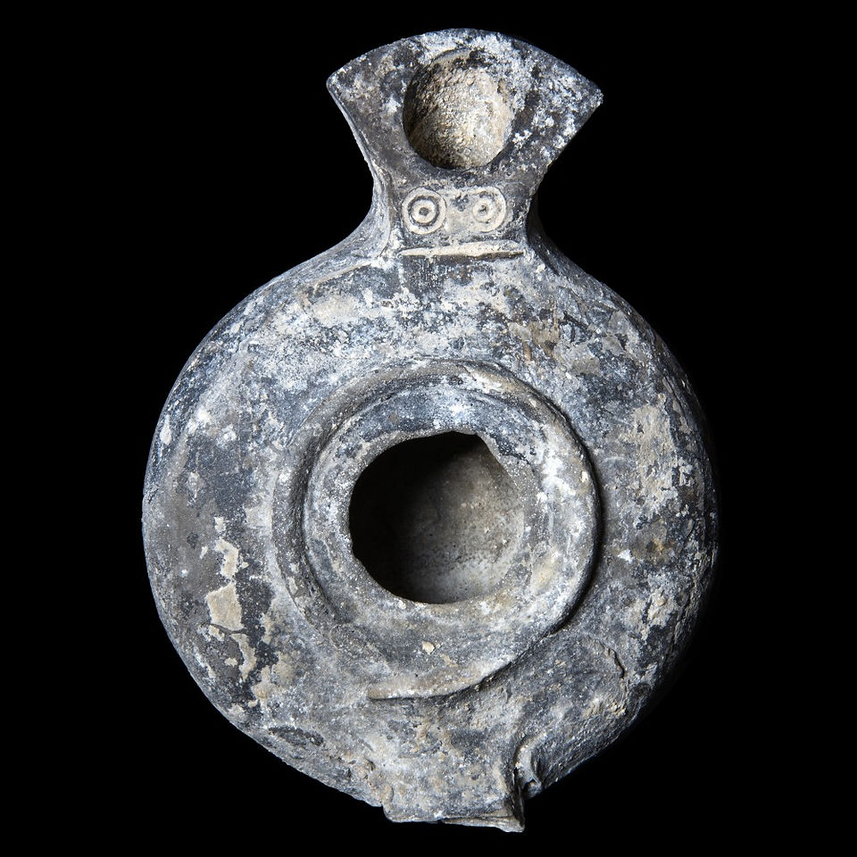 Ancient Jerusalem Herodian shaped oil lamp