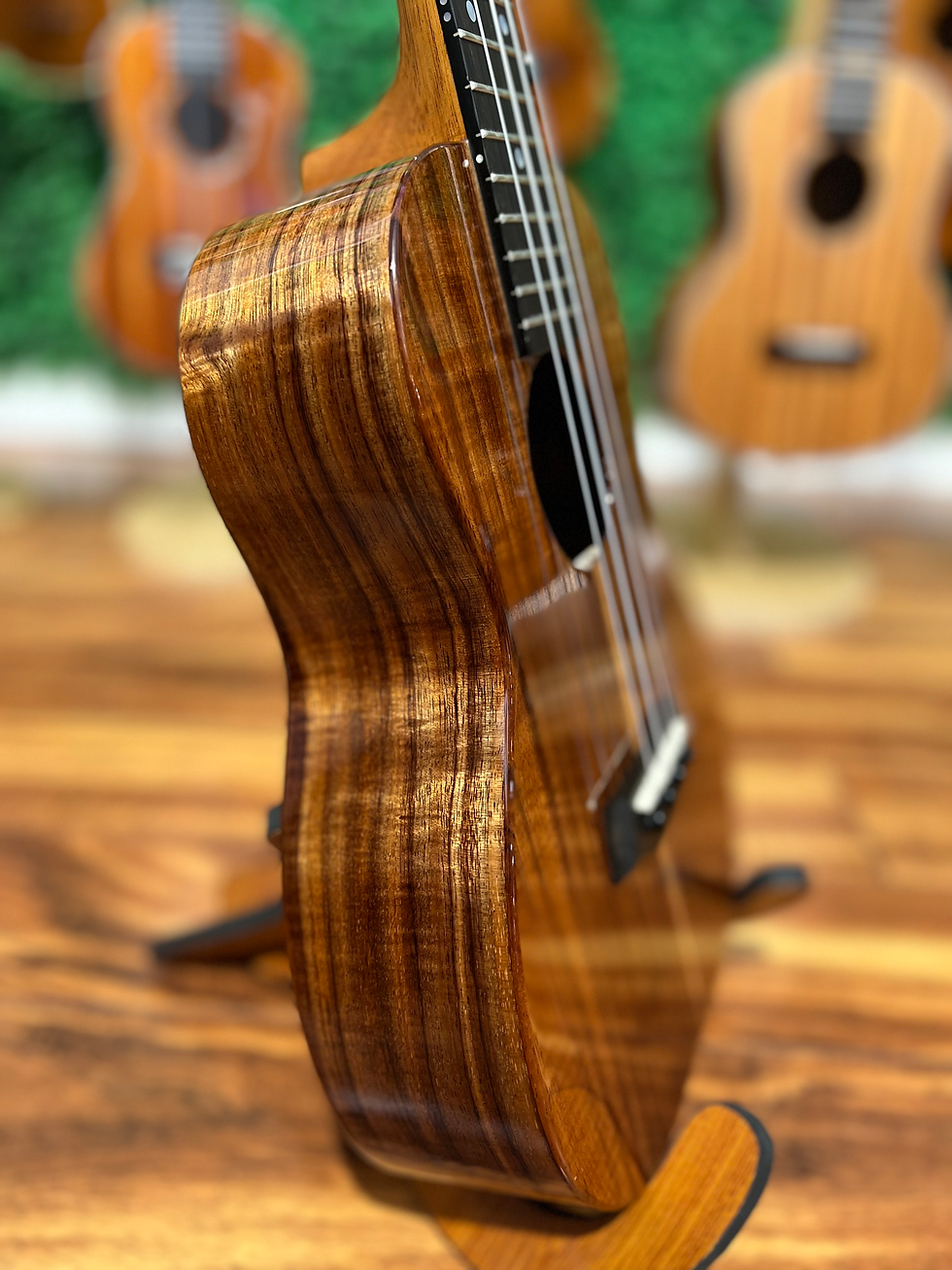 サムネイル： Kanile'a Ukulele Tenor Koa DLX High Gloss ( K-1 T DLX #0122-25479)