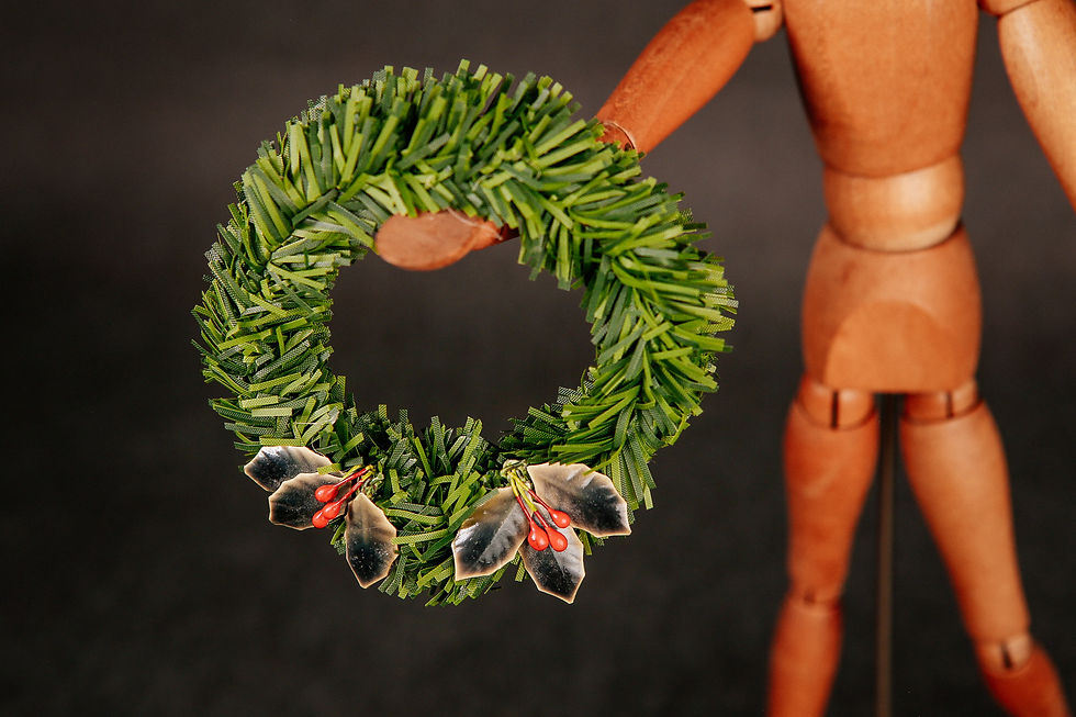 Thumbnail: Dollhouse Miniature Wreath #15 Lg Holly