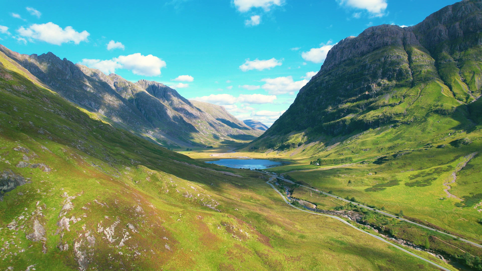 V035 - 3840x2160 4K - Three Sisters of Glencoe & Loch Achtriochtan