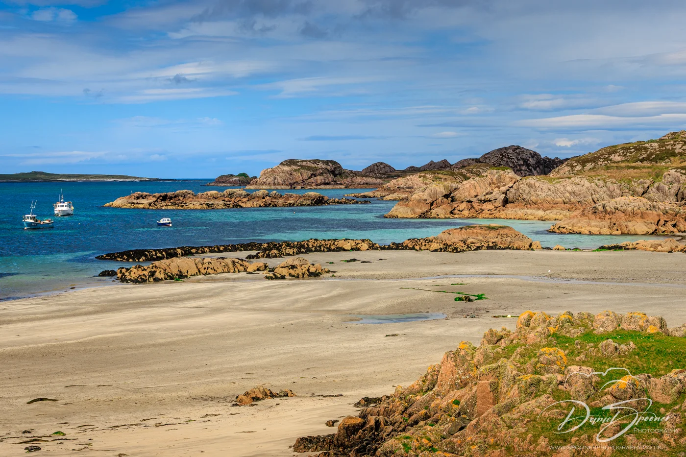 Blue-green sea and sand on Iona’s peaceful 