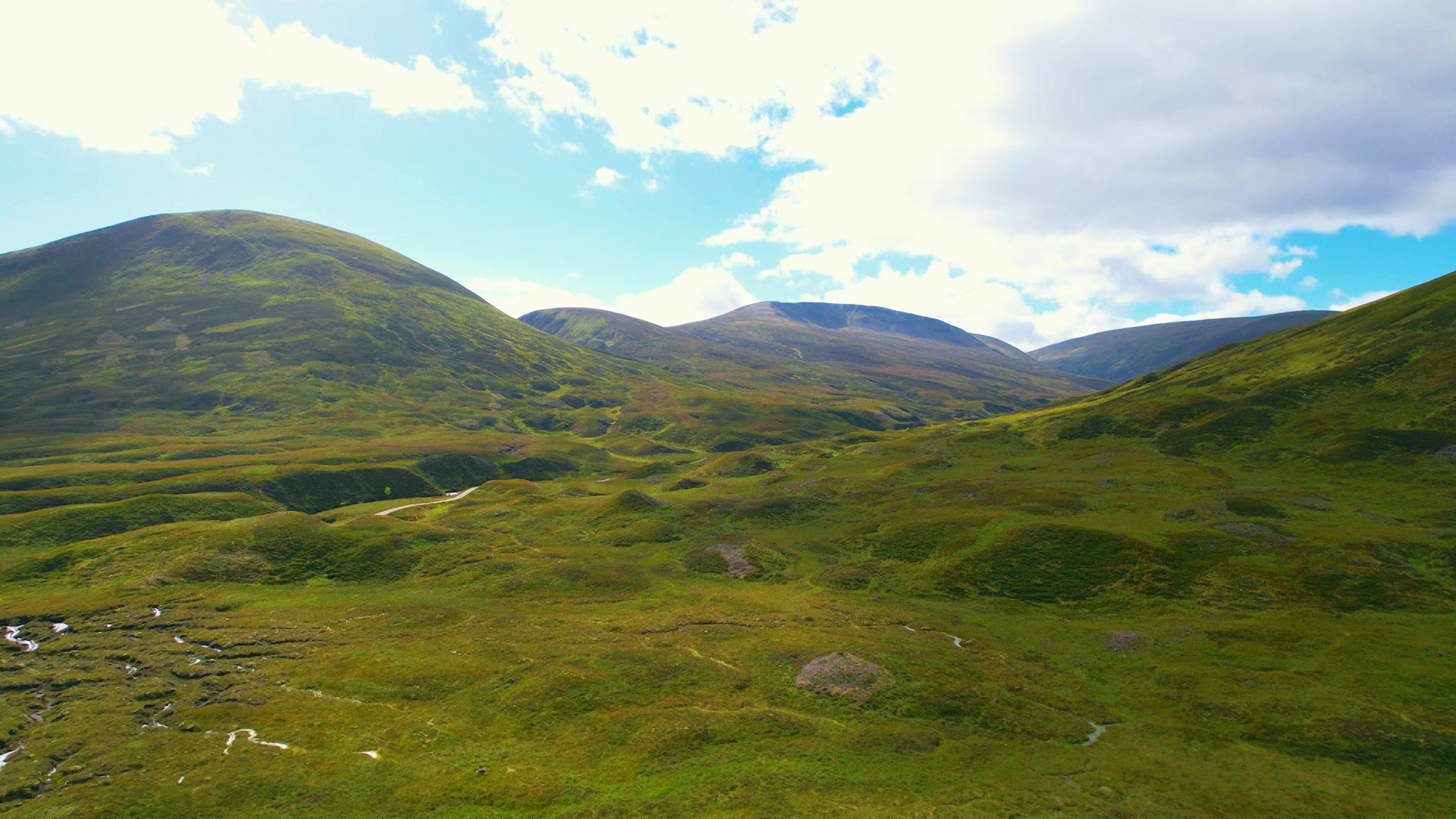 V042 - 3840x2160 4K - Drumochter Pass, Grampian Mountains