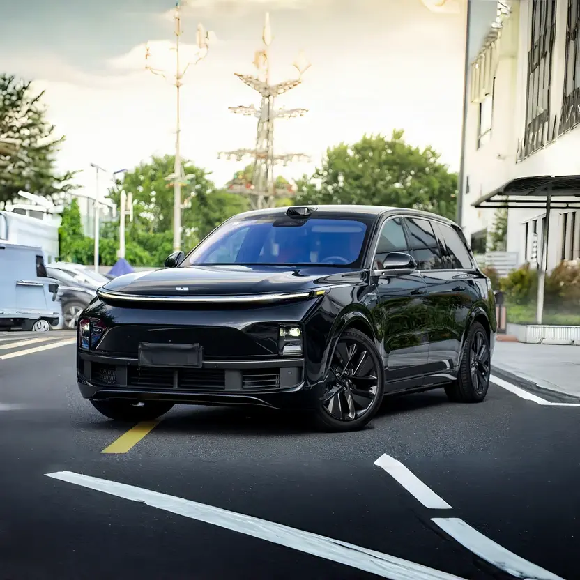 Miniature : Luxury SUV wrapped in Santorini Black Color PPF by Bespoke Wraps, front three-quarter view