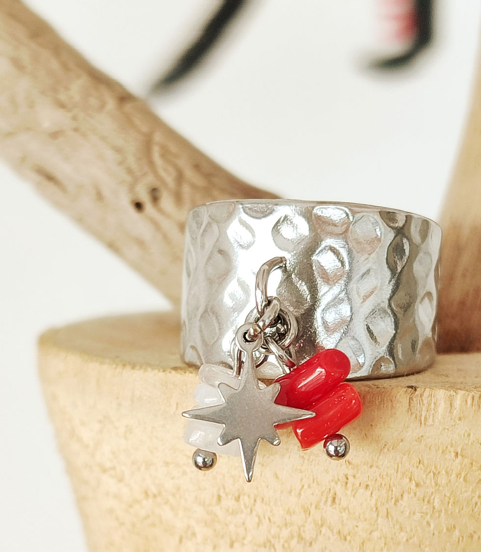Miniature : Bague corail et pierre de gemme, argentée martelée.