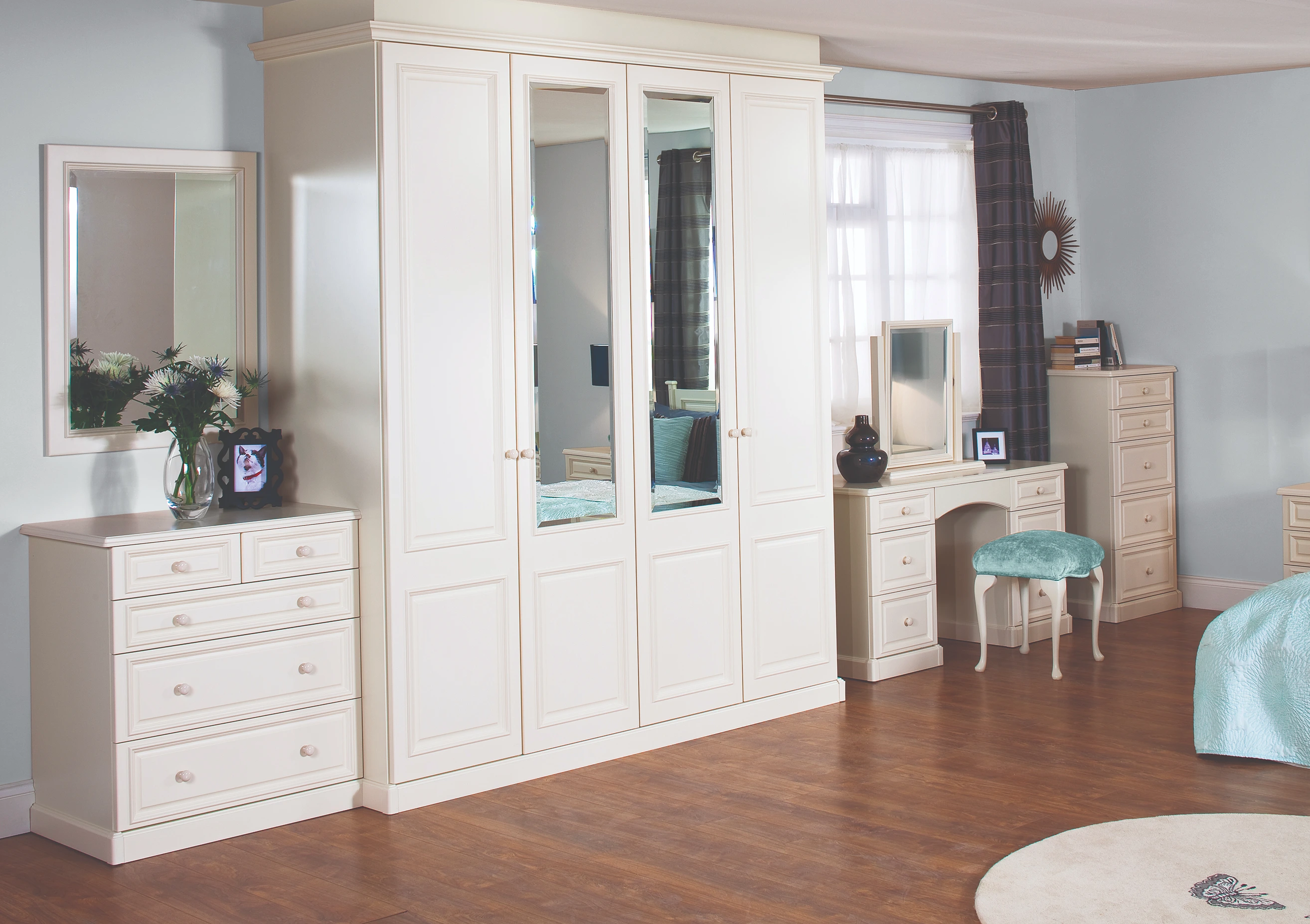 AW_Radnor025-with mirrors.webp