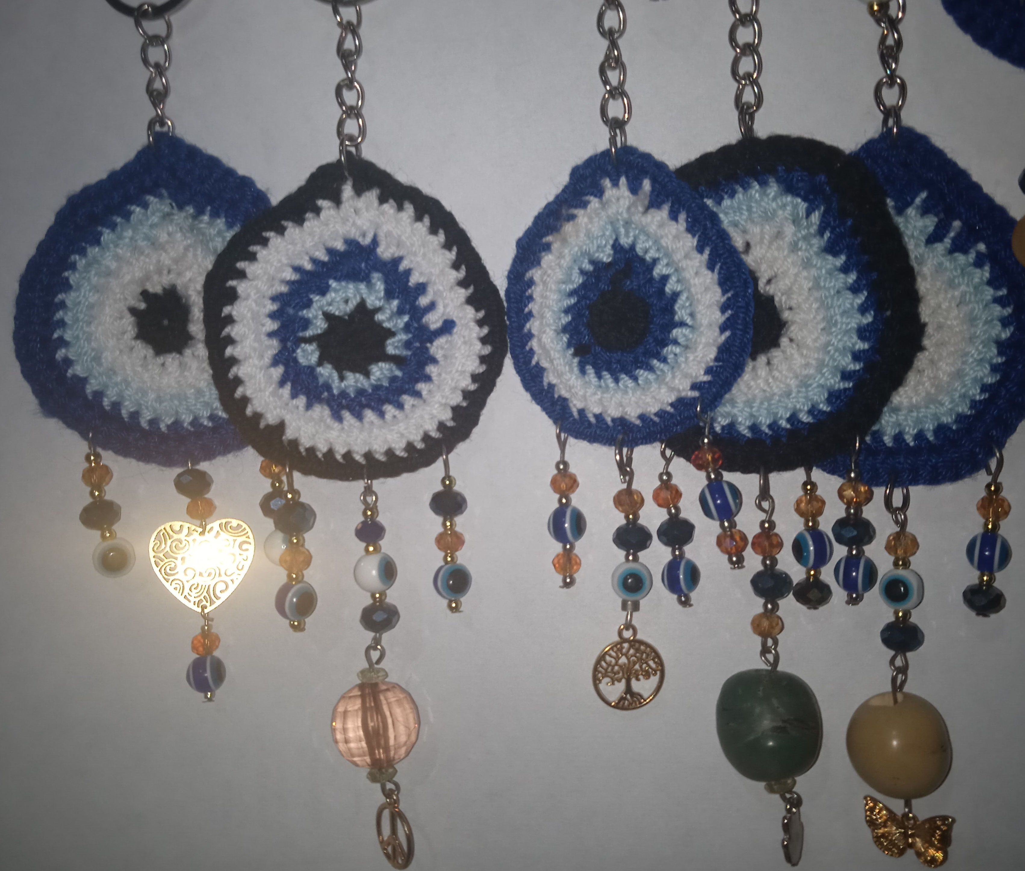 Colgantes y llaveros espirituales en crochet