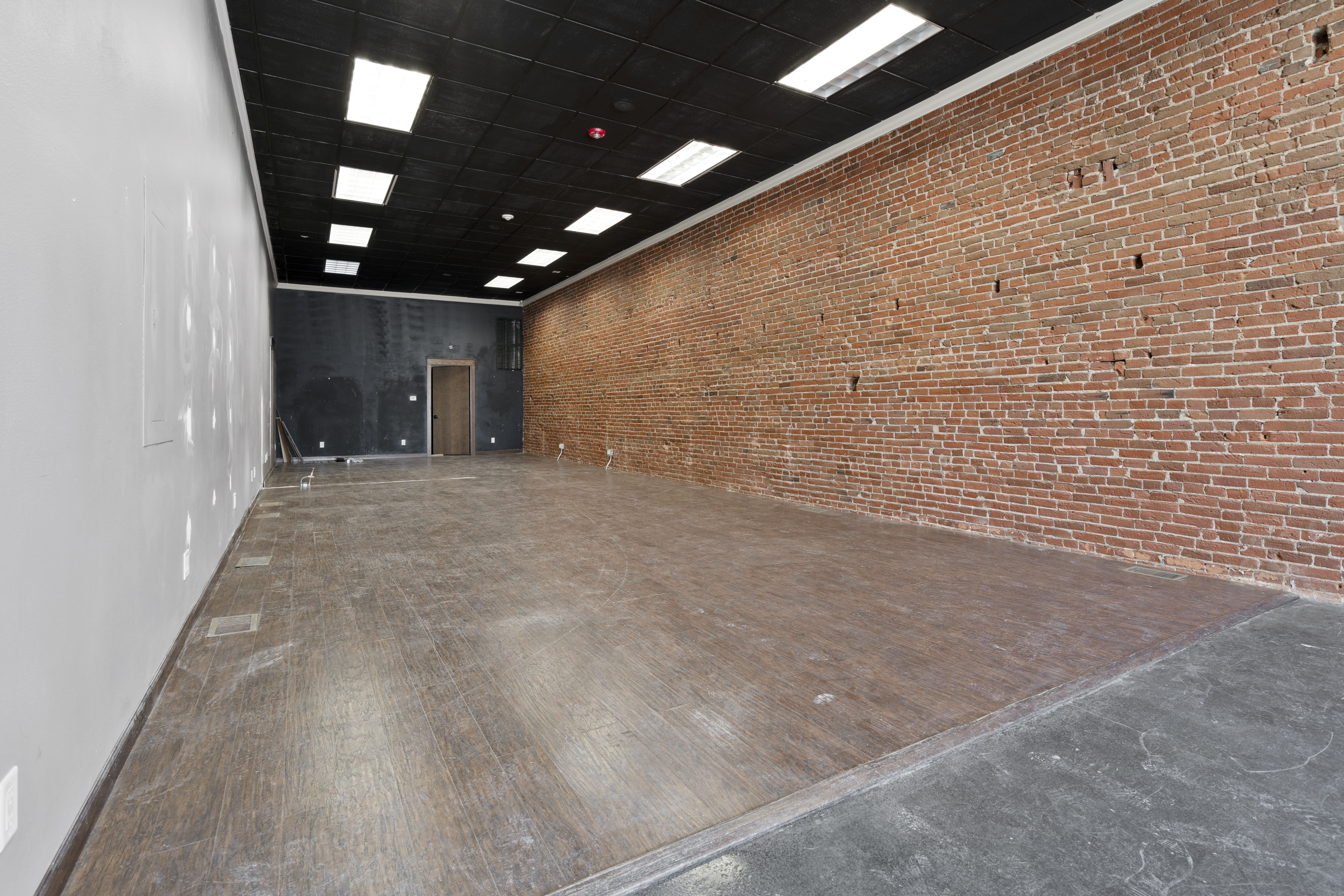 Prime Retail Space for Lease at 112 E 4th St: Establish Your Business in Downtown Waterloo, IA