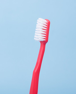 Cepillo de dientes de color rojo