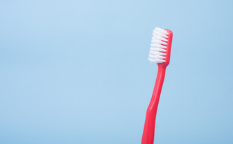 Do germs really live on my toothbrush?