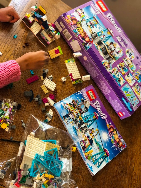 Fijian In The UK - LEGO Friends 41324 Snow Resort & Ski Lift set
