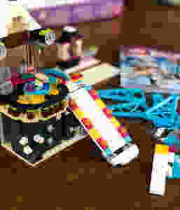 Fijian In the UK - LEGO Friends 41324 Snow Resort & Ski Lift set