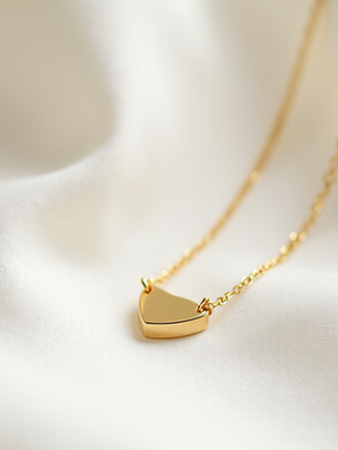 Minimal vs statement jewellery